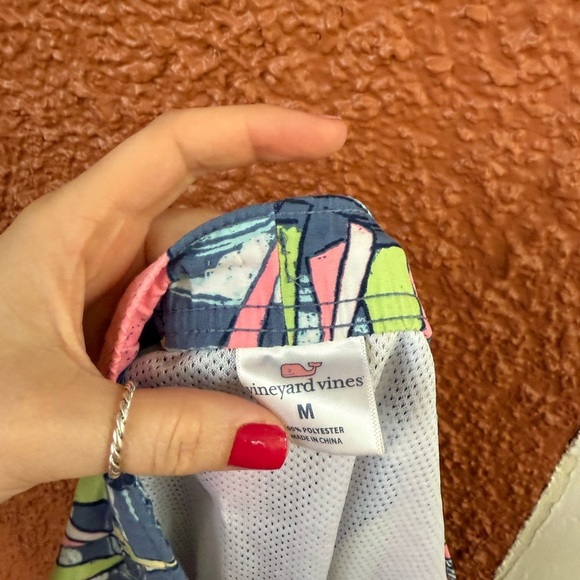 Vineyard Vines Men Size Medium Swimming Shorts Sailboat Patterning Preppy - Picture 4 of 5